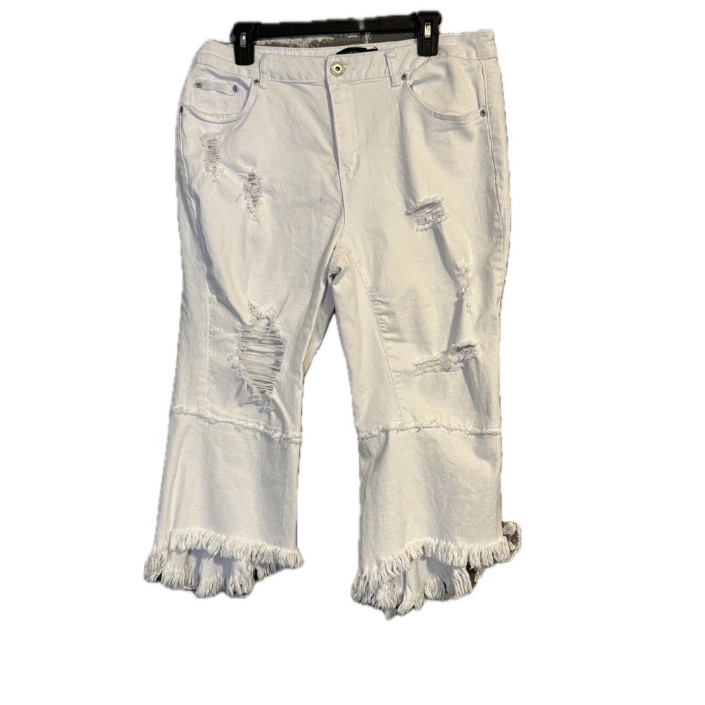 Ashley Stewart White Cropped Distressed Pants‎ – Women's 18